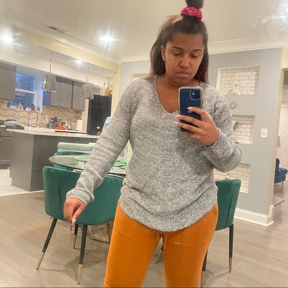 Grey v neck comfy sweater - Picture 7 of 9